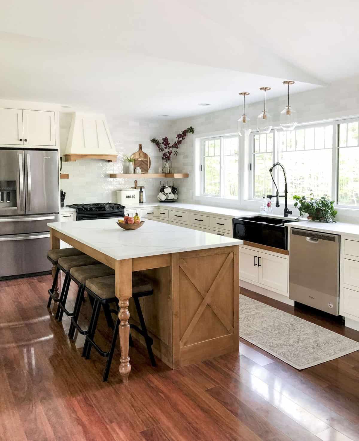 Do you love modern farmhouse style? Here are tips for how to use a black farmhouse sink to anchor your kitchen remodel design. Plus, how to mix finishes! #fromhousetohaven #blackfarmhousesink #farmhousesink