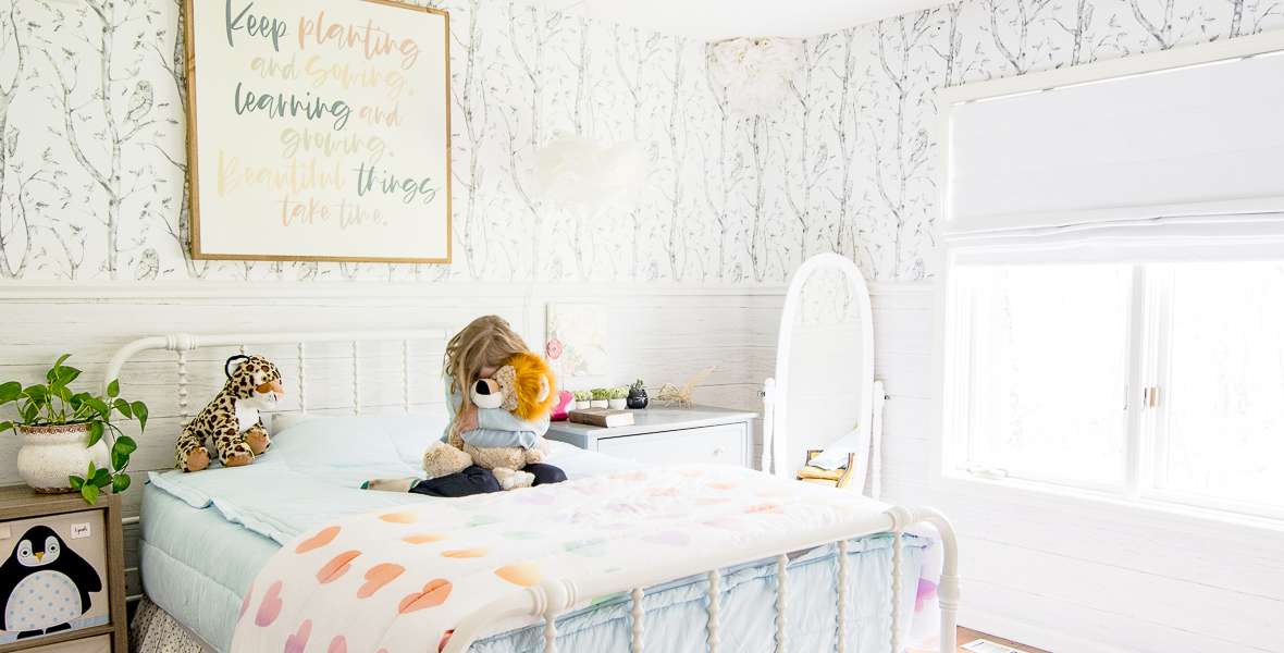 Decorating a Little Girl’s Room with Zipper Bedding