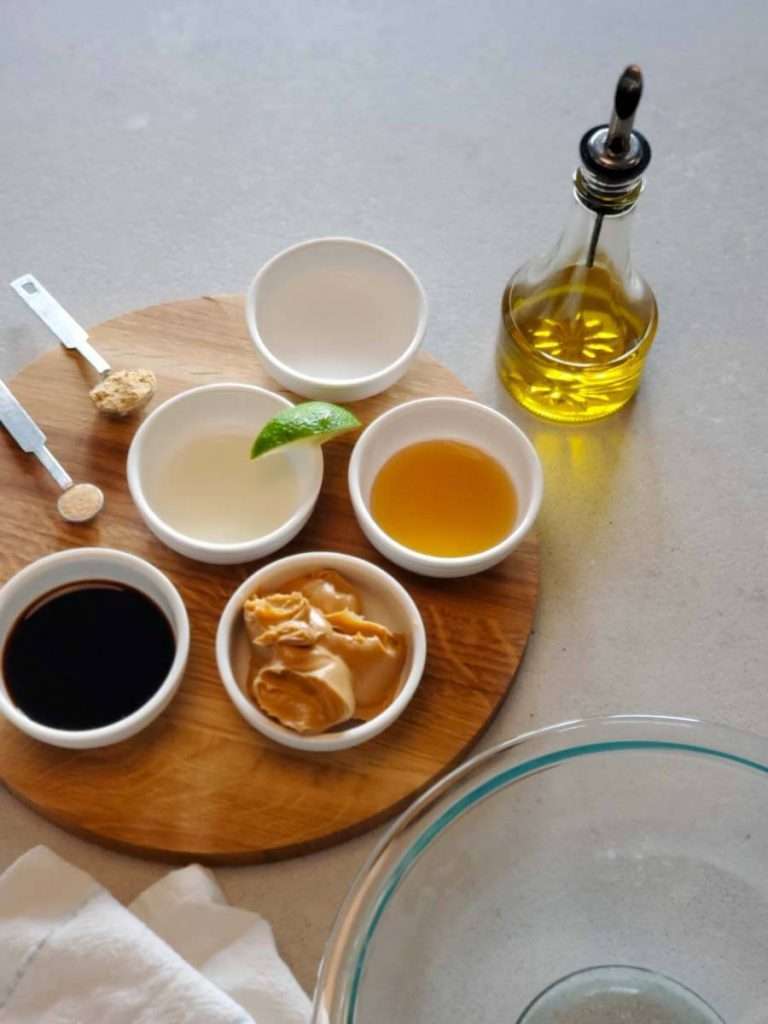 Peanut lime sauce ingredients.