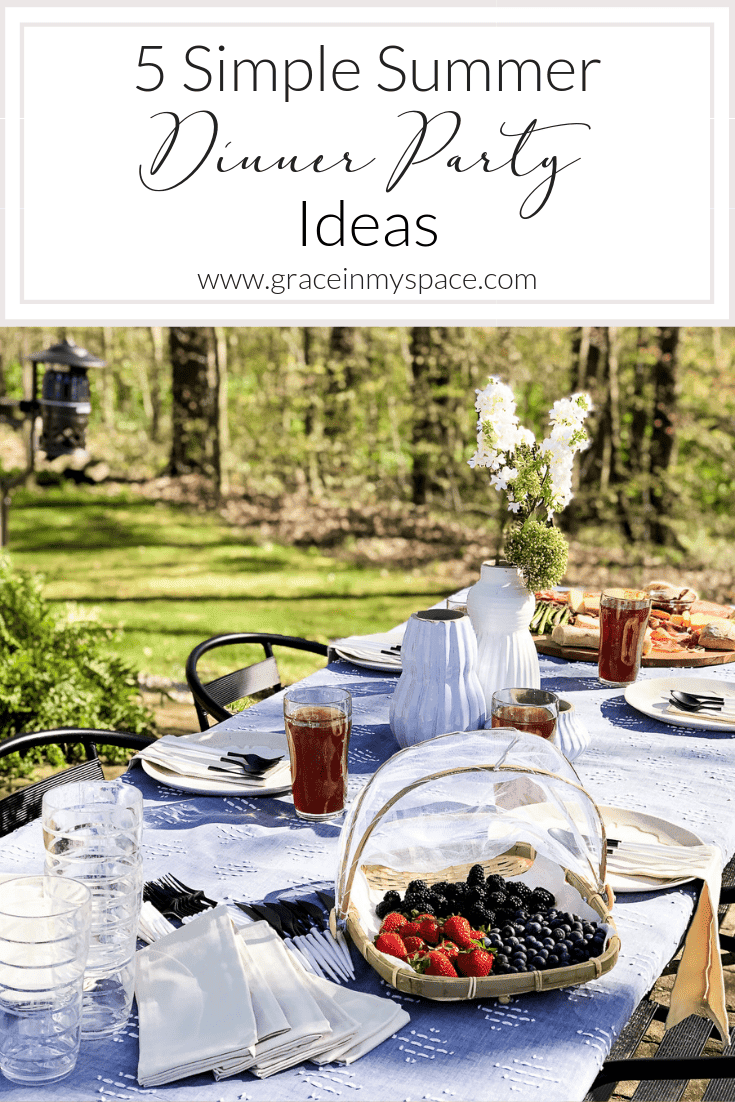 Summer dinner parties should be laid back and fun! Use these simple summer dinner party ideas with 5 tablescape essentials for your next outdoor party! #summerdining #summerparty #tablescapeideas