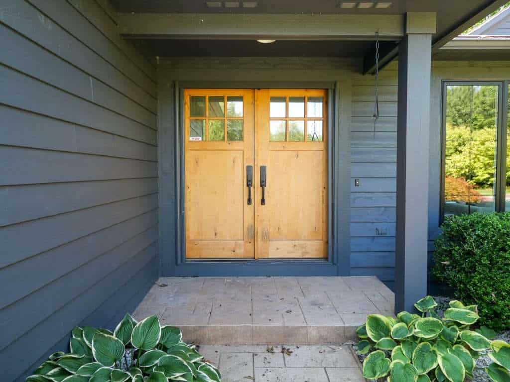 Blank slate small porch before fall decor.