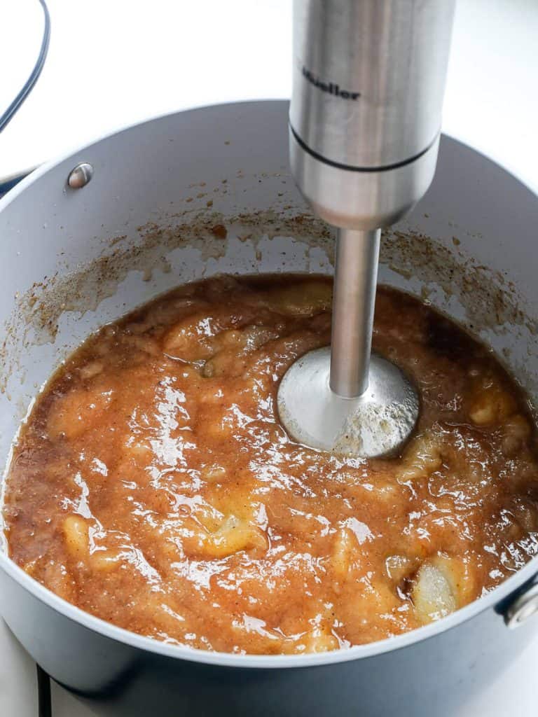 Using an immersion blender to make a pear sauce recipe.