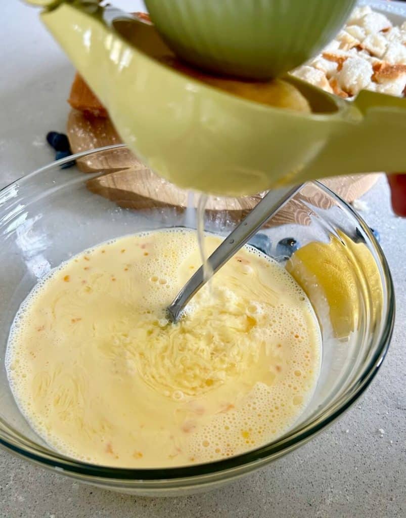 Adding lemon juice to egg mixture.