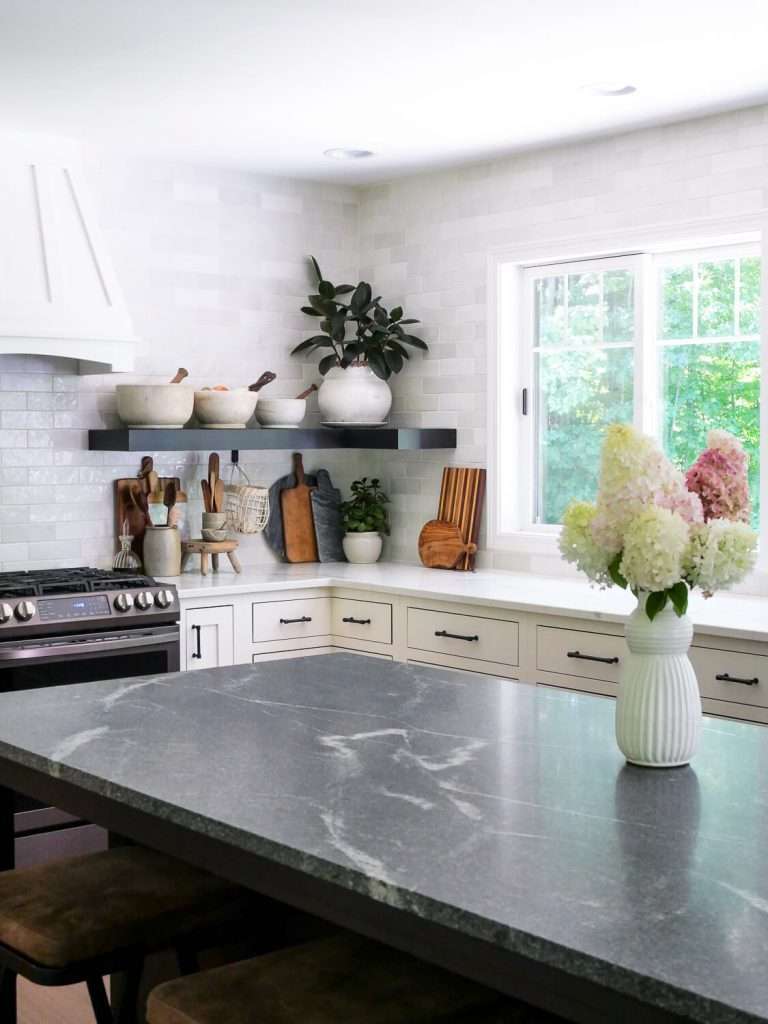 Pros & Cons of Quartz v. Granite Countertops with Cost Comparison