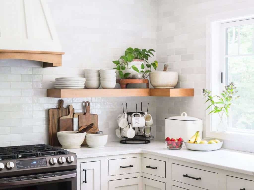 Kitchen shelf with fruit