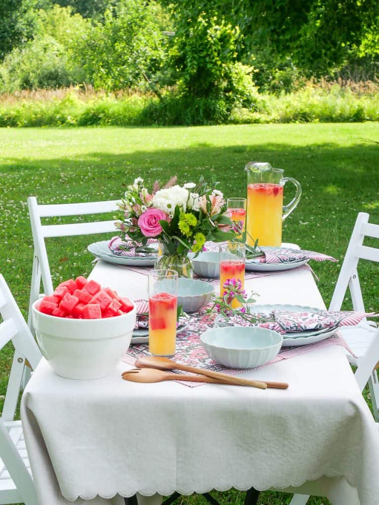 Scalloped hem table cloth.